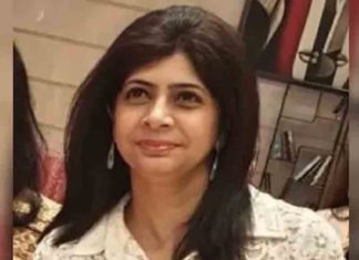 മുന്നൂറിലധികം വിദ്യാർഥികൾക്ക് സ്മാർട് ഫോൺ നൽകി; അധ്യാപികക്ക് അവാർഡ് നൽകി സർക്കാർ award for a teacher