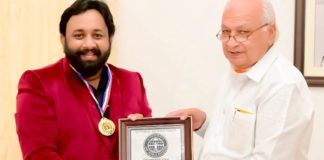 ‘കുട്ടിദൈവം’; ഡോ. സുവിദ് വില്സണ് ഗവർണറിൽ നിന്ന് URF അവാർഡ് സ്വീകരിച്ചു Kutty Daivam _ Dr. Suvid Wilson