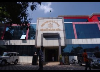 അതിക്രമത്തിന് നേരെ കണ്ണടച്ച് നഗരസഭ; മീൻ തട്ടിയെറിഞ്ഞ ഉദ്യോഗസ്ഥരുടെ സസ്പെൻഷൻ പിൻവലിച്ചു Fishmonger case