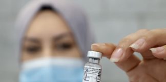 പൊതു-സ്വകാര്യ സ്ഥാപനങ്ങളിലെ ജീവനക്കാർക്ക് വാക്സിനേഷൻ നിർബന്ധം; ഒമാൻ Oman vaccination