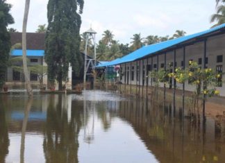 വെള്ളപ്പൊക്കം തുടരുന്നു; കുട്ടനാട് താലൂക്കിൽ 50 സ്കൂളുകൾ ഉടൻ തുറക്കില്ല Schools In Kuttanad Dont Open On November First