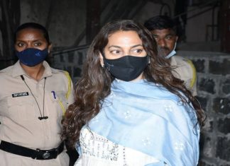 ജാമ്യ ബോണ്ടിൽ ഒപ്പ് വച്ചത് ജൂഹി ചൗള; ആര്യൻ നാളെ പുറത്തിറങ്ങും Juhi Chawla At Mumbai Court For The Bail Of Aryan Khan