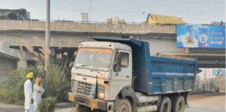 ഡെൽഹി കർഷക സമരവേദിക്ക് സമീപം വാഹനാപകടം; മൂന്ന് മരണം three-women-farmers-run-over-by-truck