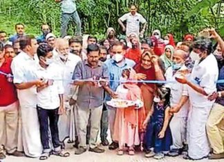 സഹപാഠികളുടെ കാരുണ്യം; ഫാത്തിമയുടെ വീട്ടിലേക്ക് റോഡായി Road-to-Fatima's-house1