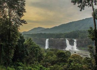 അതിരപ്പിള്ളിയിൽ ഉരുൾപൊട്ടിയതായി സൂചന; ചാലക്കുടിയിൽ വെള്ളക്കെട്ട് രൂക്ഷം Heavy Rain-thrissur