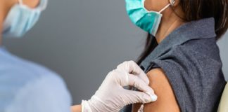 18 വയസിന് മുകളിലുള്ളവർക്ക് ബൂസ്റ്റർ ഡോസ്; വിതരണം തുടങ്ങി സൗദി Covid Booster Dose Supply Started In Saudi Arabia