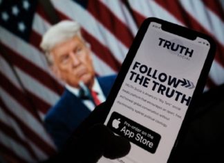 ട്രൂത്ത് സോഷ്യൽ; വമ്പൻമാരെ നേരിടാൻ ട്രംപിന്റെ പുതിയ ആയുധം, നീക്കം ഇങ്ങനെ Truth Social': Trump launches his own social media site to resist 'tyranny of Big Tech'