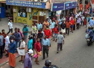 ബെവ്കോ ഔട്ട്ലെറ്റുകളിലെ ക്യൂ; വിമർശിച്ച് ഹൈക്കോടതി bevco outlets_queue