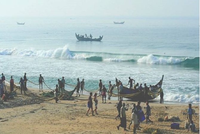 ട്രോളിങ് നിരോധനം ഇന്ന് അവസാനിക്കും; പ്രതീക്ഷയോടെ ബോട്ടുകൾ കടലിലേക്ക് fishing