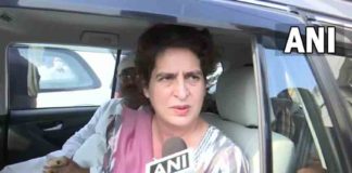 കസ്റ്റഡി കൊലപാതക ഇരയുടെ കുടുംബത്തെ കാണുന്നതിൽ നിന്ന് പ്രിയങ്കയെ തടഞ്ഞ് യുപി പോലീസ് Priyanka-Gandhi-stopped-by-UP-Police