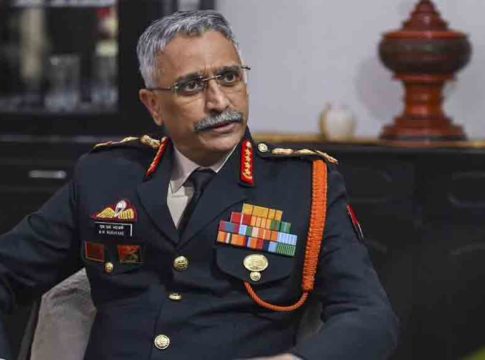 തീവ്രവാദി ആക്രമണം തുടരുന്നതിനിടെ കരസേനാ മേധാവി കശ്മീരിലേക്ക് MM-Naravane-to-Kashmir