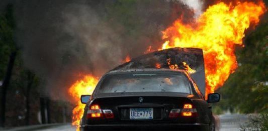 kozhikkode car on fire