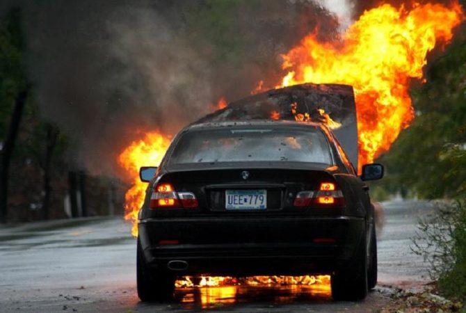 kozhikkode car on fire