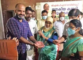 The teacher give gold chain to buy land for the school