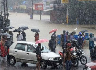 Landslide near Mavadi; Hundreds of tourists were stranded in Vagamon