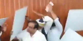 ceiling collapsed during the Union Minister's press conference