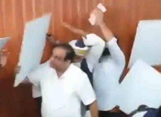 ceiling collapsed during the Union Minister's press conference