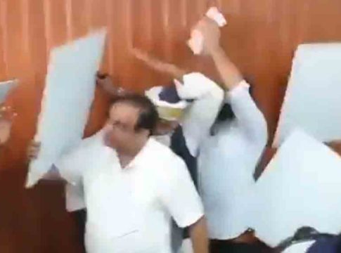 ceiling collapsed during the Union Minister's press conference