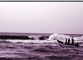 കണ്ണൂരിൽ തിരയിൽപ്പെട്ട് രണ്ട് യുവാക്കളെ കാണാതായി; തിരച്ചിൽ തുടരുന്നു Two youths missing in Azhikode Meenkunnu coast