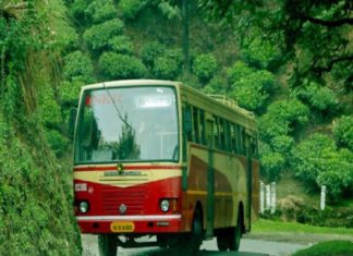 KSRTC buses blocked at Makoottam pass