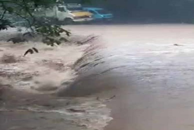 കാസര്ഗോഡ് ജില്ലയില് അടുത്ത മൂന്ന് മണിക്കൂറില് അതീവ ജാഗ്രത Heavy rain in palakkad