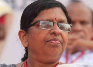 കോൺഗ്രസ് വനിതാ നേതാക്കളുടെ മുറിയിലെ പരിശോധന; റിപ്പോർട് തേടി വനിതാ കമ്മീഷൻ Complaints of former Haritha leaders