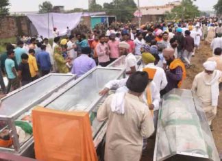 ലഖിംപൂർ; കർഷകരുടെ ചിതാഭസ്മം കൊണ്ടുള്ള പ്രതിഷേധ യാത്രയ്ക്ക് ഇന്ന് തുടക്കം Farmers' organization intensifies protest over Lakhimpur violence