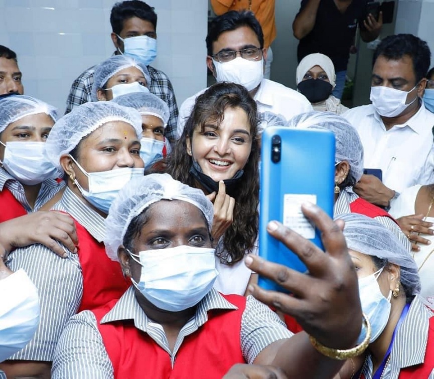 manju warrier-janakeeya hotel