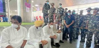 ഒടുവിൽ വിമാനത്താവളത്തിൽ നിന്ന് വിട്ടു; രാഹുൽ ലഖിംപൂരിലേക്ക് Rahul-Gandhi-allowed-to-leave-Lucknow-airport