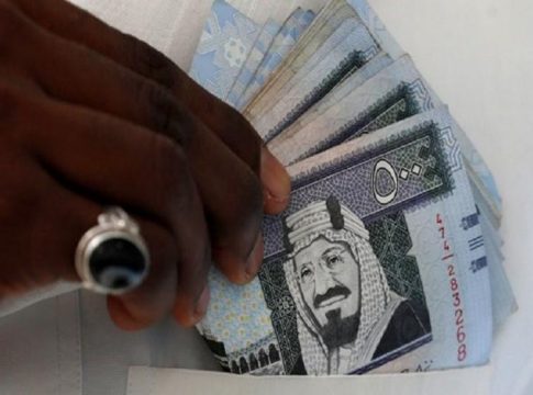 നെടുമ്പാശേരിയിൽ വിദേശ കറൻസിയുമായി യാത്രക്കാരൻ പിടിയിൽ saudi-riyal-seized