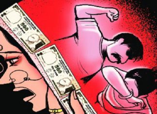 സ്ത്രീധന പീഡനം; യുവതിയെയും മക്കളെയും വെട്ടി പരിക്കേൽപ്പിച്ചു he young woman filed a dowry harassment complaint against her husband's family