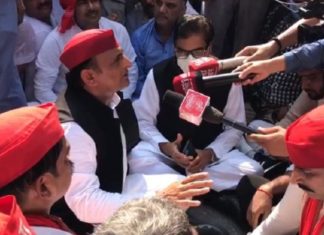 Akhilesh Yadav Under UP Police Custody