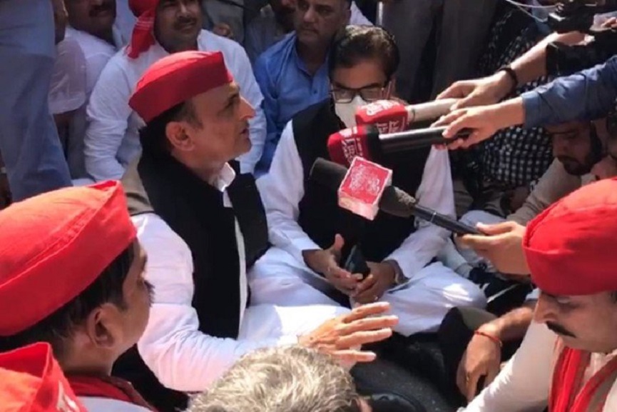 Akhilesh Yadav Under UP Police Custody Akhilesh Yadav Under UP Police Custody
