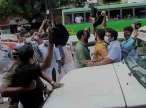 മന്ത്രി കെ രാജന് നേരെ യൂത്ത് കോൺഗ്രസിന്റെ കരിങ്കൊടി പ്രതിഷേധം Youth-Congress-black-flag-protest