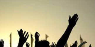 The locals blocked the forest officials