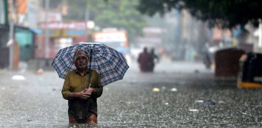മഴക്കെടുതിയിൽ ആറുമരണം; മലയോര മേഖലകളിൽ ജാഗ്രത, സെറ്റ് പരീക്ഷ മാറ്റി Heavy Rain Continues