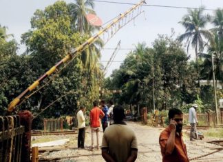 เดเดฃเตเดฃเดชเตเดฐเด-เดงเตผเดฎเดถเดพเดฒ เดฑเตเดกเดฟเดฒเต เดฑเตเดฏเดฟเตฝเดตเต เดเตเดฑเตเดฑเต เดเดจเตเดจเต เดคเตเดฑเดเตเดเตเด railway gate on Kannapuram-Dharamshala road