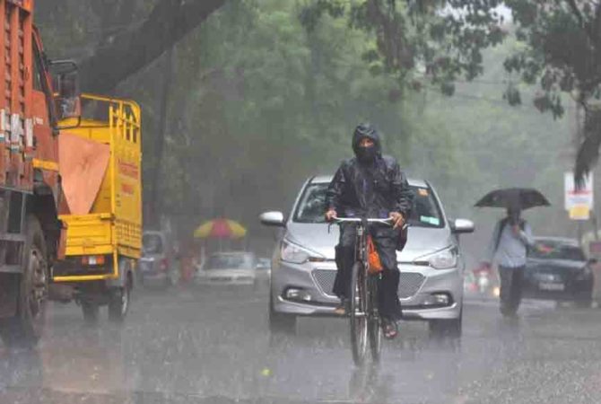 മഴ തുടരും; മൂന്ന് ജില്ലകളിൽ ഓറഞ്ച് അലർട്, സർവകലാശാല പരീക്ഷ മാറ്റി Heavy rains will continue in the state today