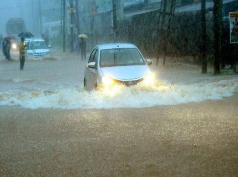 12 ജില്ലകളിൽ ഓറഞ്ച് അലർട്; മുഖ്യമന്ത്രി ഇന്ന് പത്തനംതിട്ടയിലെ ദുരന്തമേഖലയിൽ Heavy Rain Continues