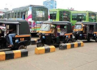 Auto-workers-protest