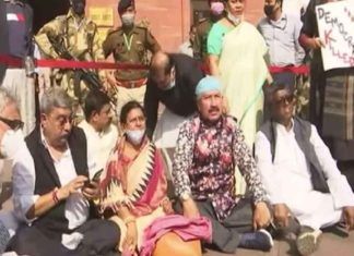 അമിത് ഷായുടെ വസതിക്കു മുന്നിൽ തൃണമൂൽ ധർണ tmc protest