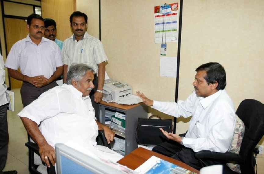 KU Iqbal with Oommen Chandy