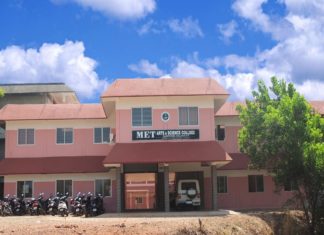 met college nadapuram