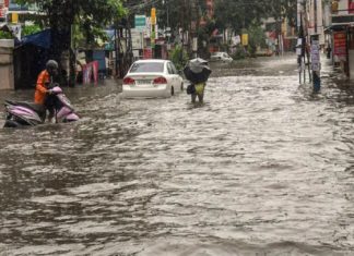 Heavy Rain In Kerala And Yellow Alert IN 8 Districts