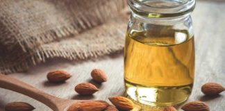 മുഖം തിളങ്ങാൻ ആൽമണ്ട് ഓയിൽ almond oil-beauty tips