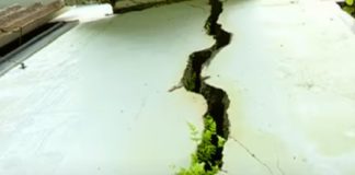 เดญเตเดฎเดฟเดฏเดฟเตฝ เดตเดฟเดณเตเดณเตฝ; เดชเตเดฐเดคเดฟเดธเดจเตเดงเดฟเดฏเดฟเดฒเดพเดฏเดฟ เดฎเตเดชเตเดชเดคเตเดณเด เดเตเดเตเดเดฌเดเตเดเตพ Crack in the land