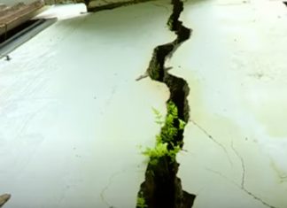 เดญเตเดฎเดฟเดฏเดฟเตฝ เดตเดฟเดณเตเดณเตฝ; เดชเตเดฐเดคเดฟเดธเดจเตเดงเดฟเดฏเดฟเดฒเดพเดฏเดฟ เดฎเตเดชเตเดชเดคเตเดณเด เดเตเดเตเดเดฌเดเตเดเตพ Crack in the land