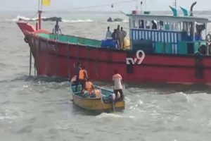 pak fire-fisherman -Gujarat