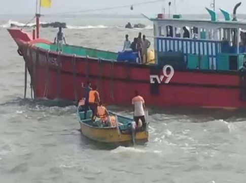 pak fire-fisherman -Gujarat