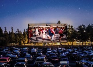 ഇന്ത്യയിലെ ആദ്യത്തെ ‘റൂഫ് ടോപ് ഡ്രൈവ് ഇൻ തിയേറ്റർ’ തുറന്നു drive-in-theater-mumbai